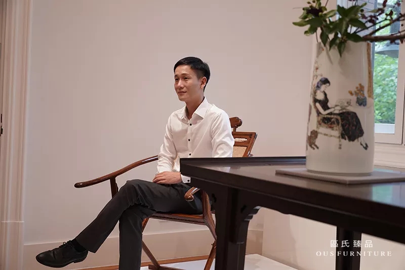  區氏臻品總經理區錦澤在佳士得上海預展現場